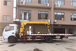 格尔木附近汽车轮胎更换